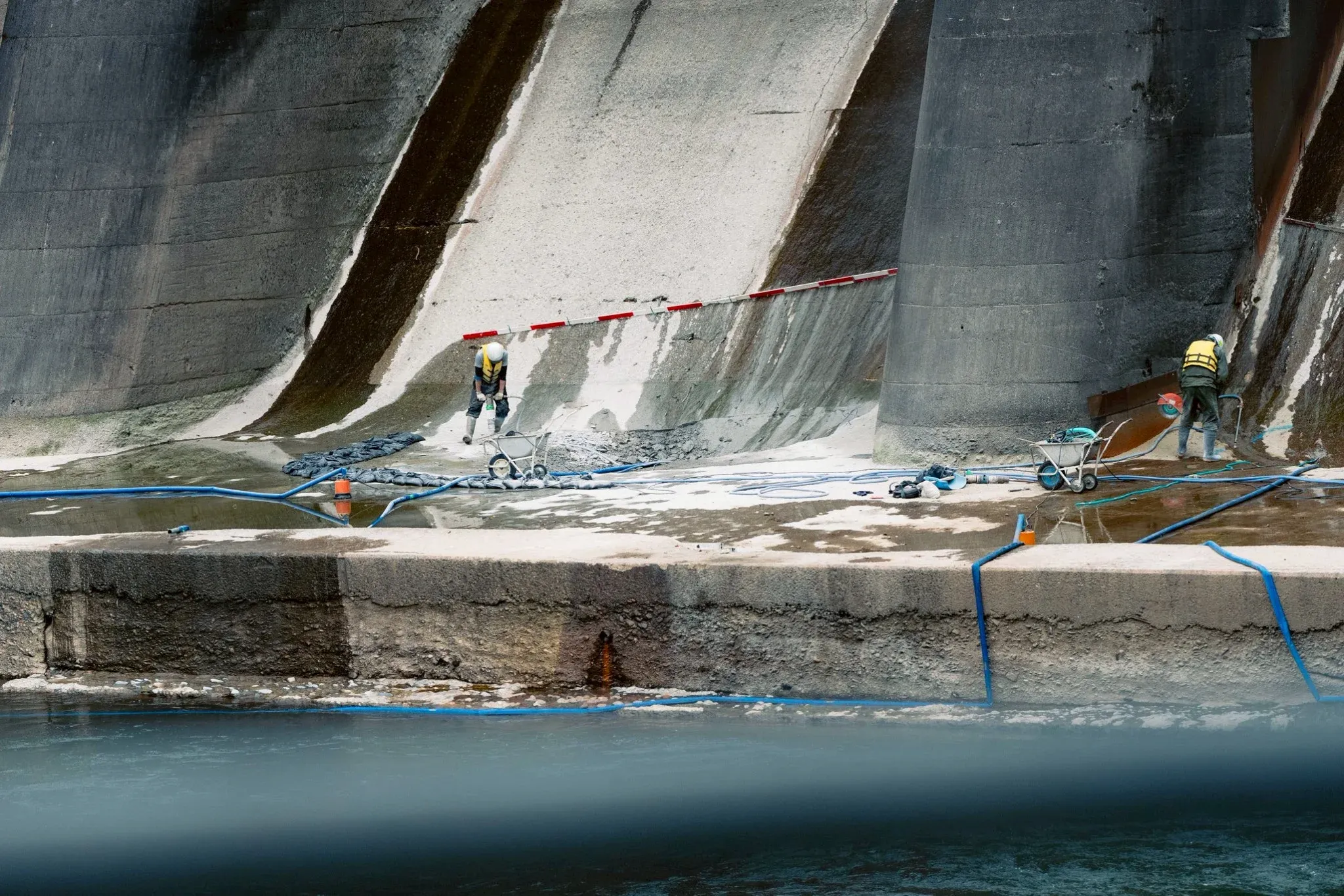 東上田水力発電所ダム修繕工事